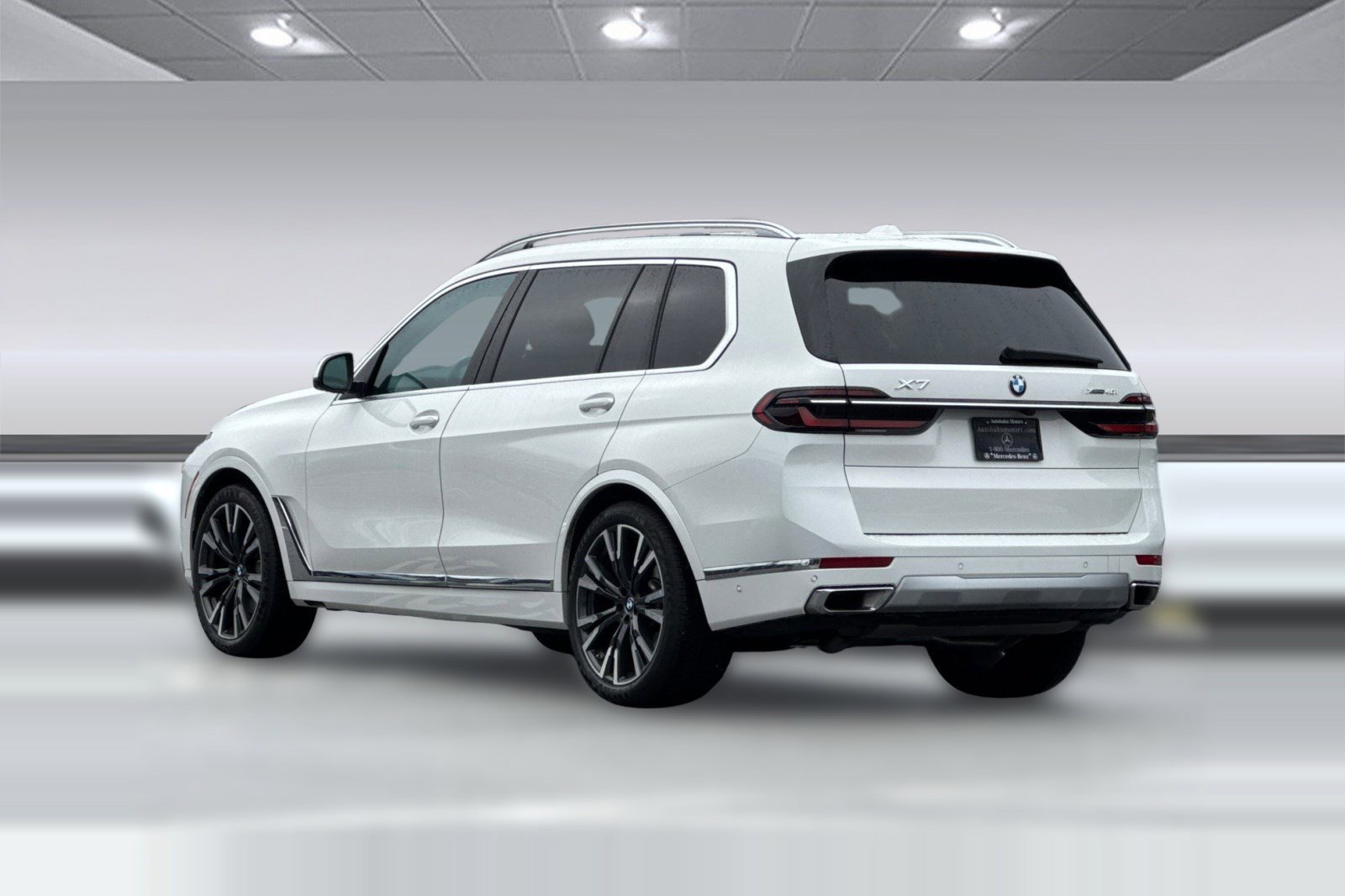 Used 2023 BMW X7 xDrive40i w/ Premium Package image 3