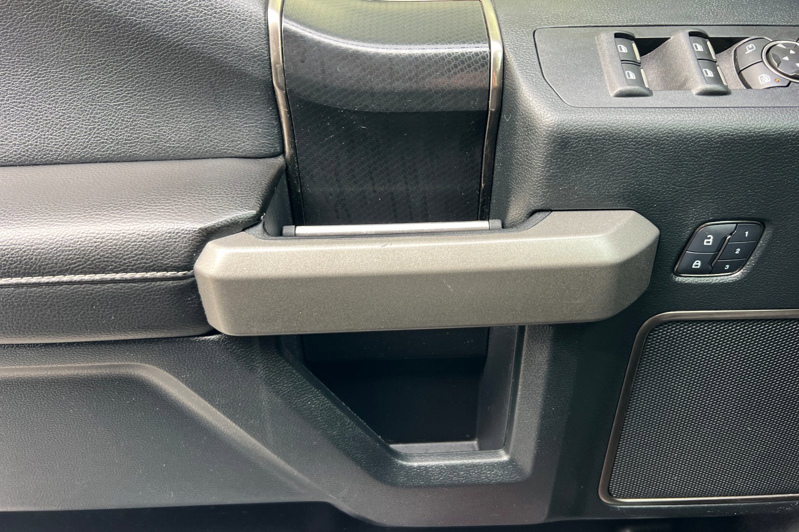 Used 2017 Ford F150 Raptor w/ Equipment Group 802A Luxury image 11