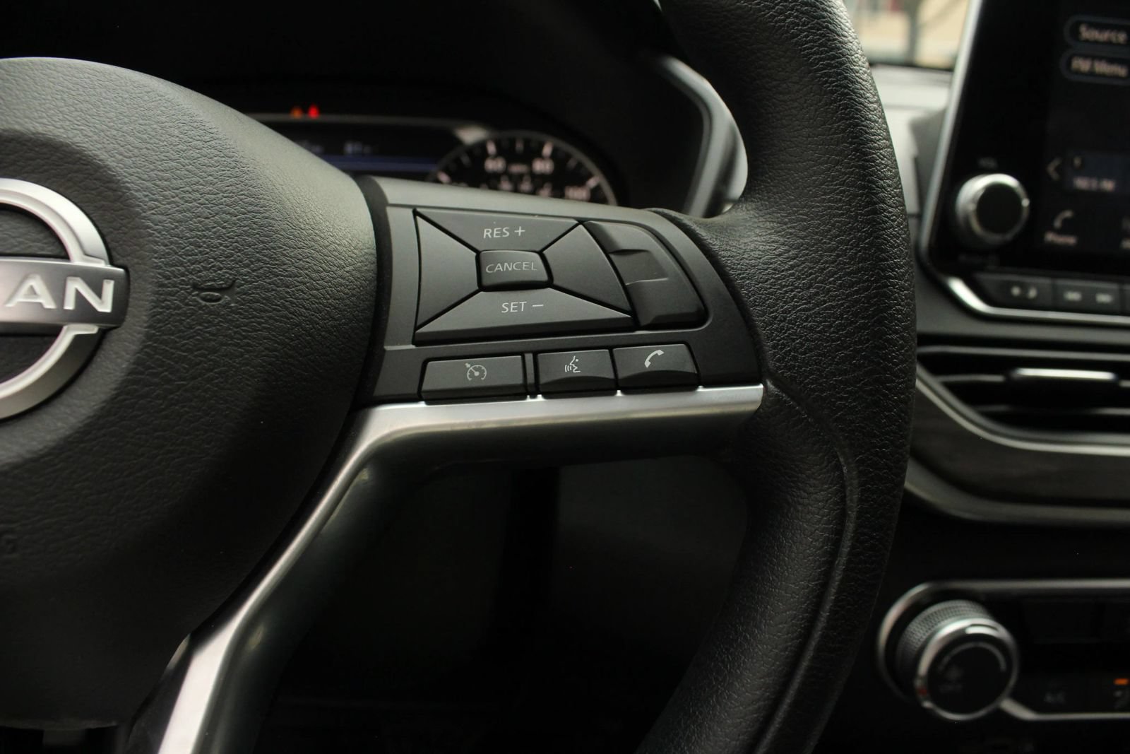 Used 2025 Nissan Altima 2.5 SV FWD image 30