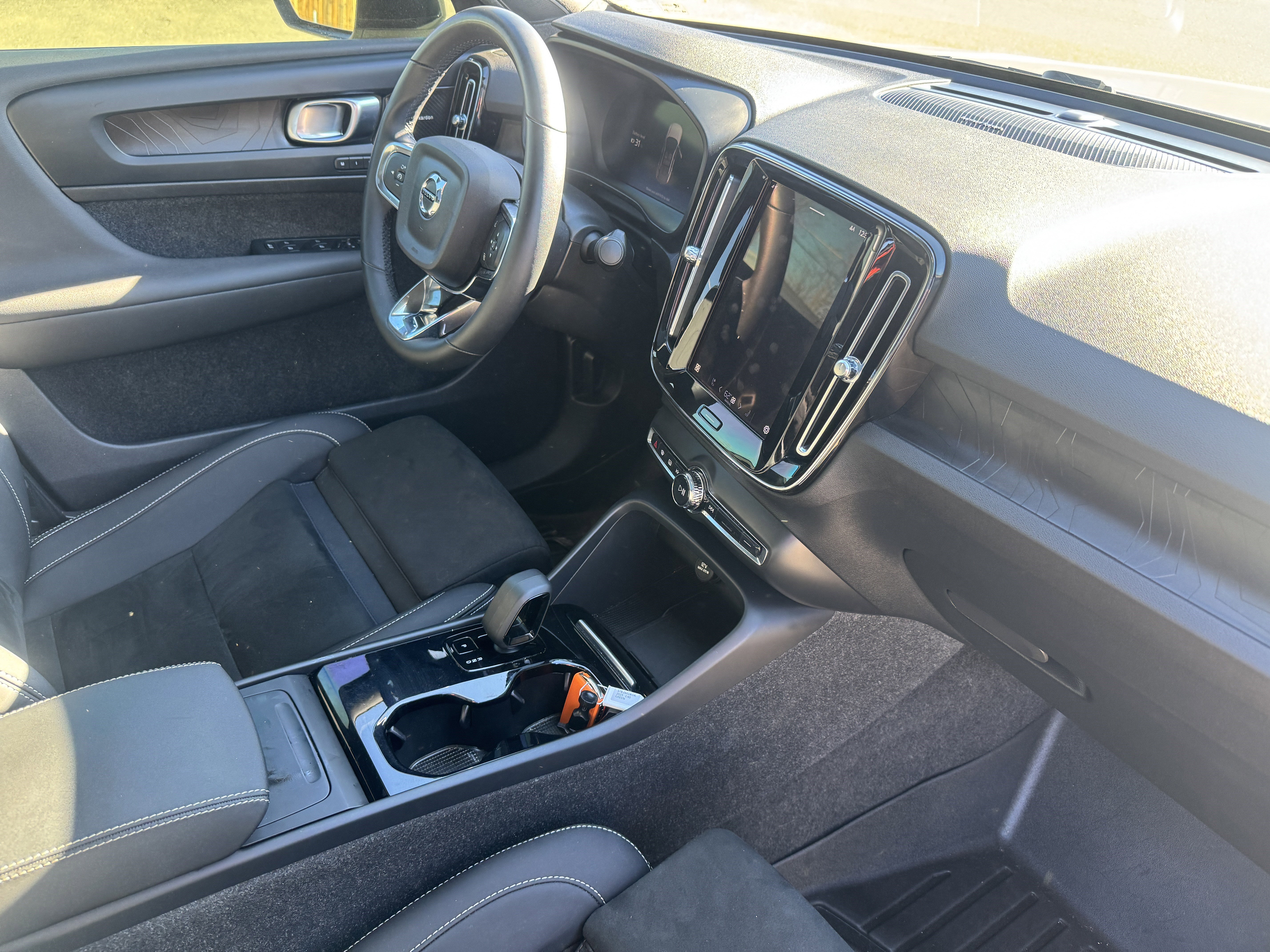 Used 2023 Volvo C40 P8 Recharge Ultimate image 20