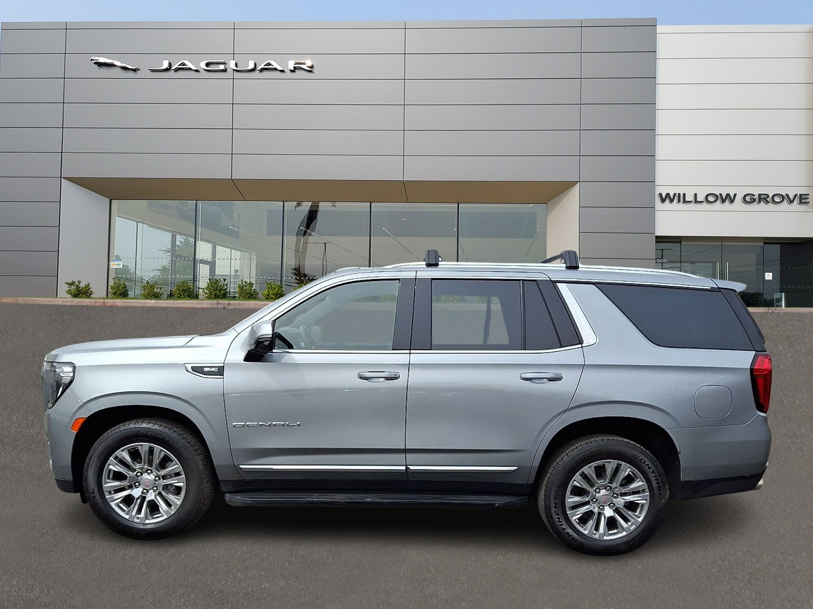 Used 2023 GMC Yukon Denali AWD/4WD image 6