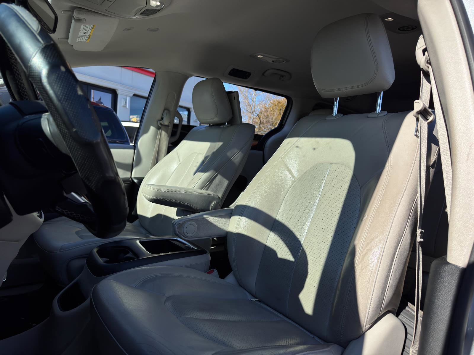 Used 2020 Chrysler Pacifica Touring-L Plus image 18