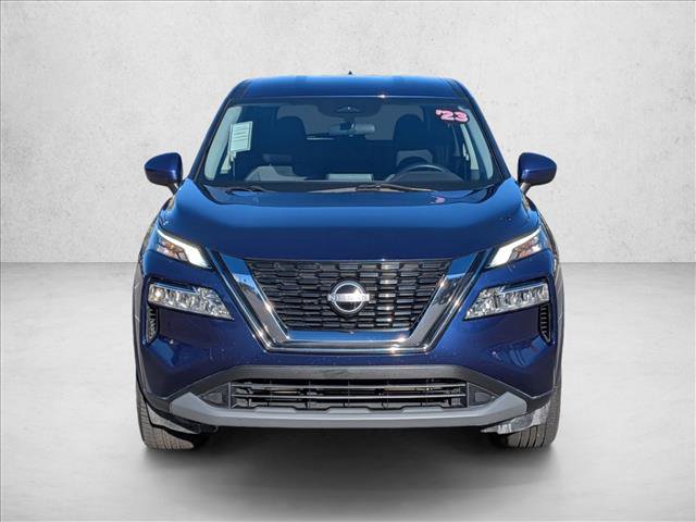 Used 2023 Nissan Rogue SV image 2