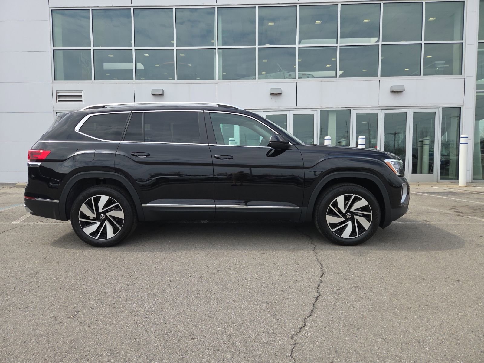 New 2026 Volkswagen Atlas SEL image 2