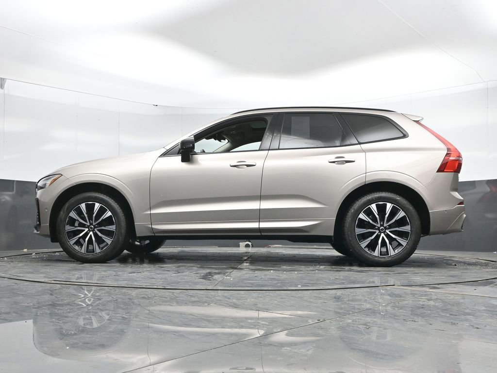 Used 2025 Volvo XC60 B5 Plus image 49