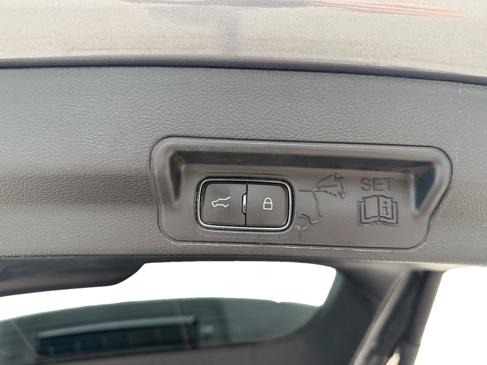 Used 2022 Ford Explorer XLT AWD/4WD image 23