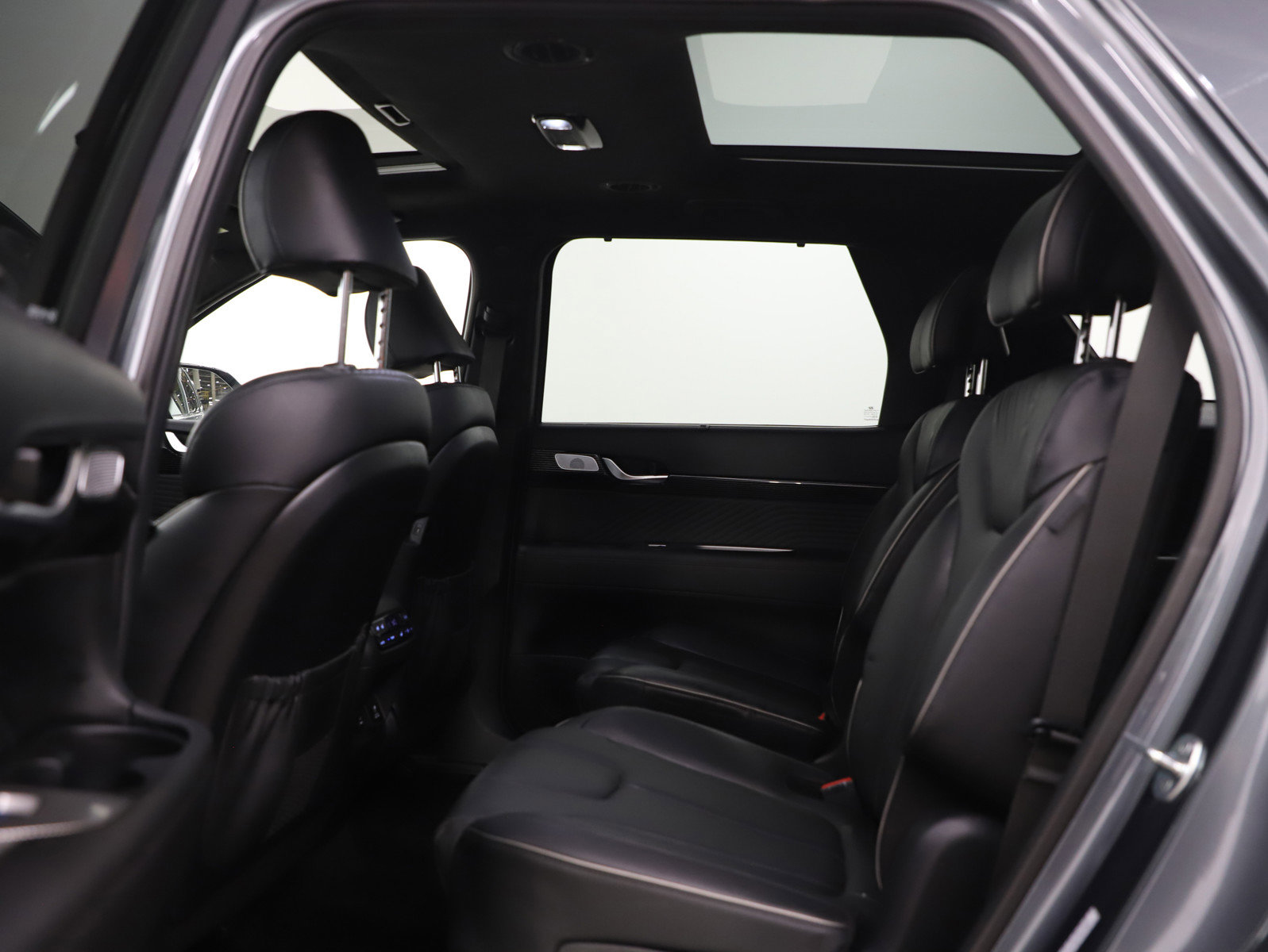 Used 2024 Hyundai Palisade Calligraphy image 21