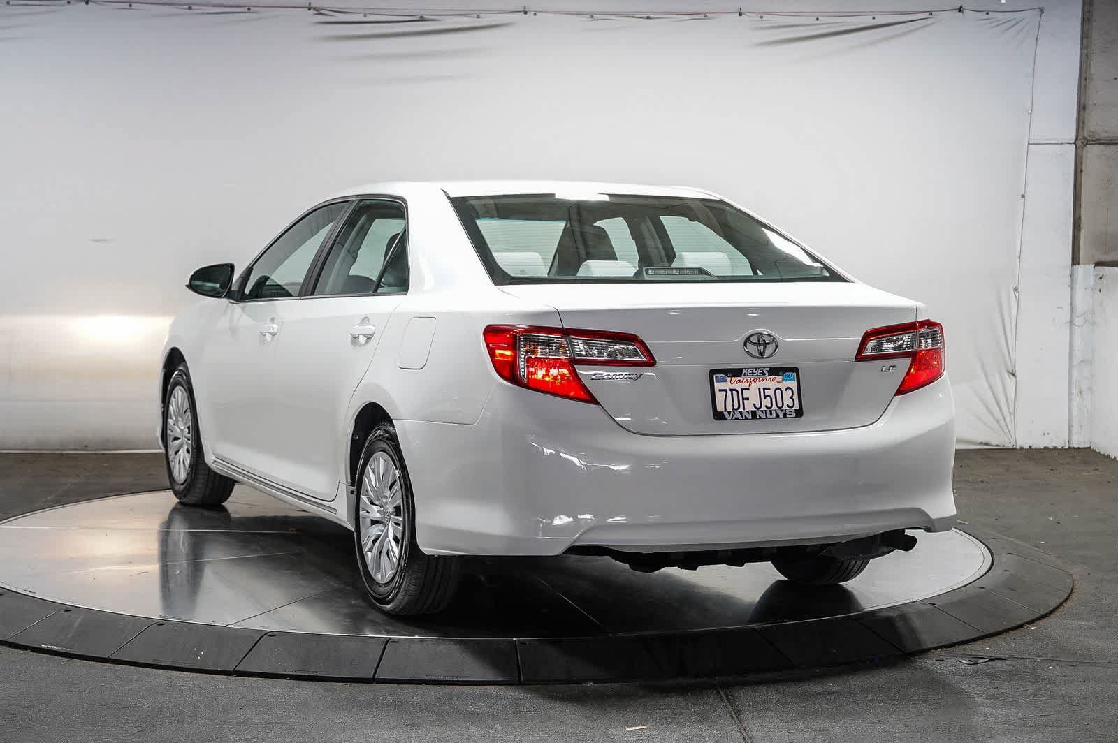 Used 2014 Toyota Camry LE FWD image 2
