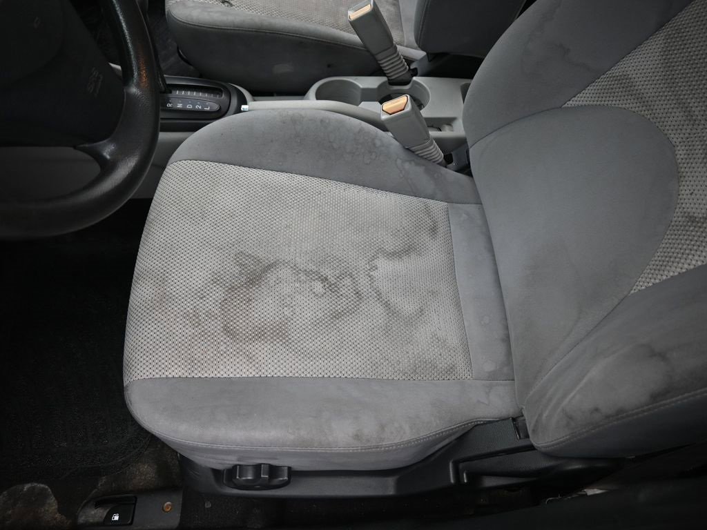 Used 2010 Hyundai Accent GLS w/ Premium Pkg 4 image 10