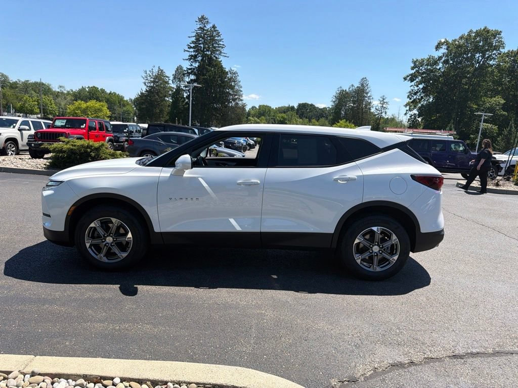 Used 2024 Chevrolet Blazer LT AWD/4WD image 7