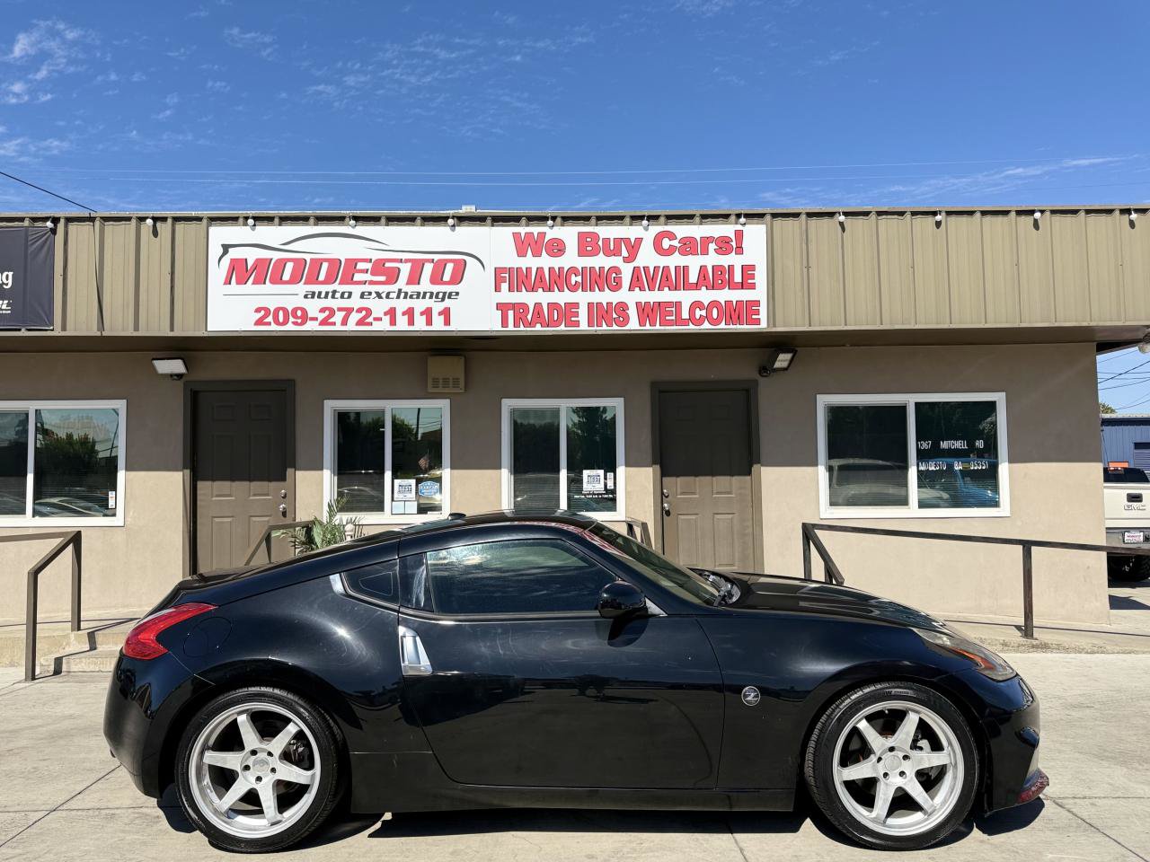 Used 2009 Nissan 370Z Touring RWD image 2