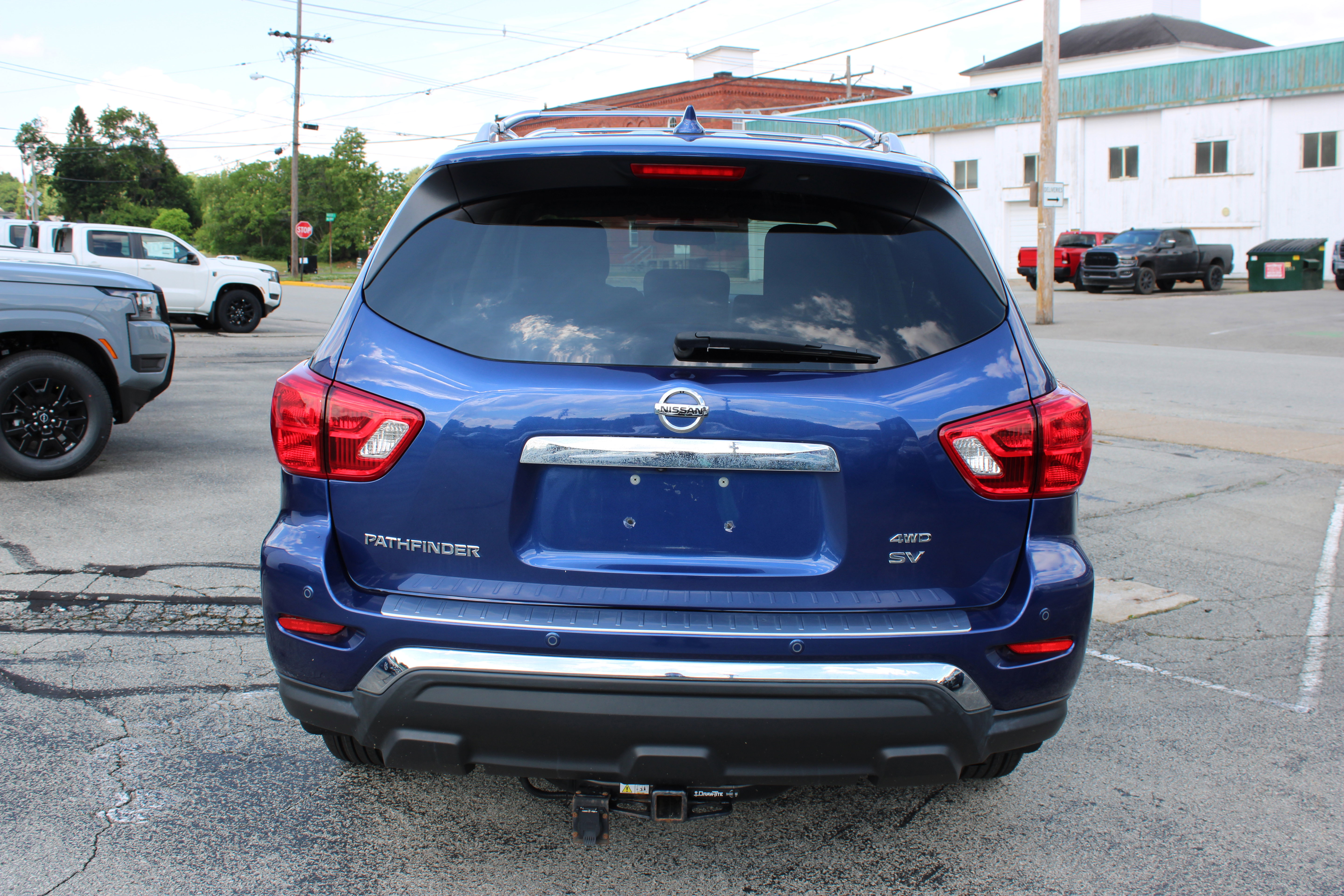 Used 2020 Nissan Pathfinder SV AWD/4WD image 4