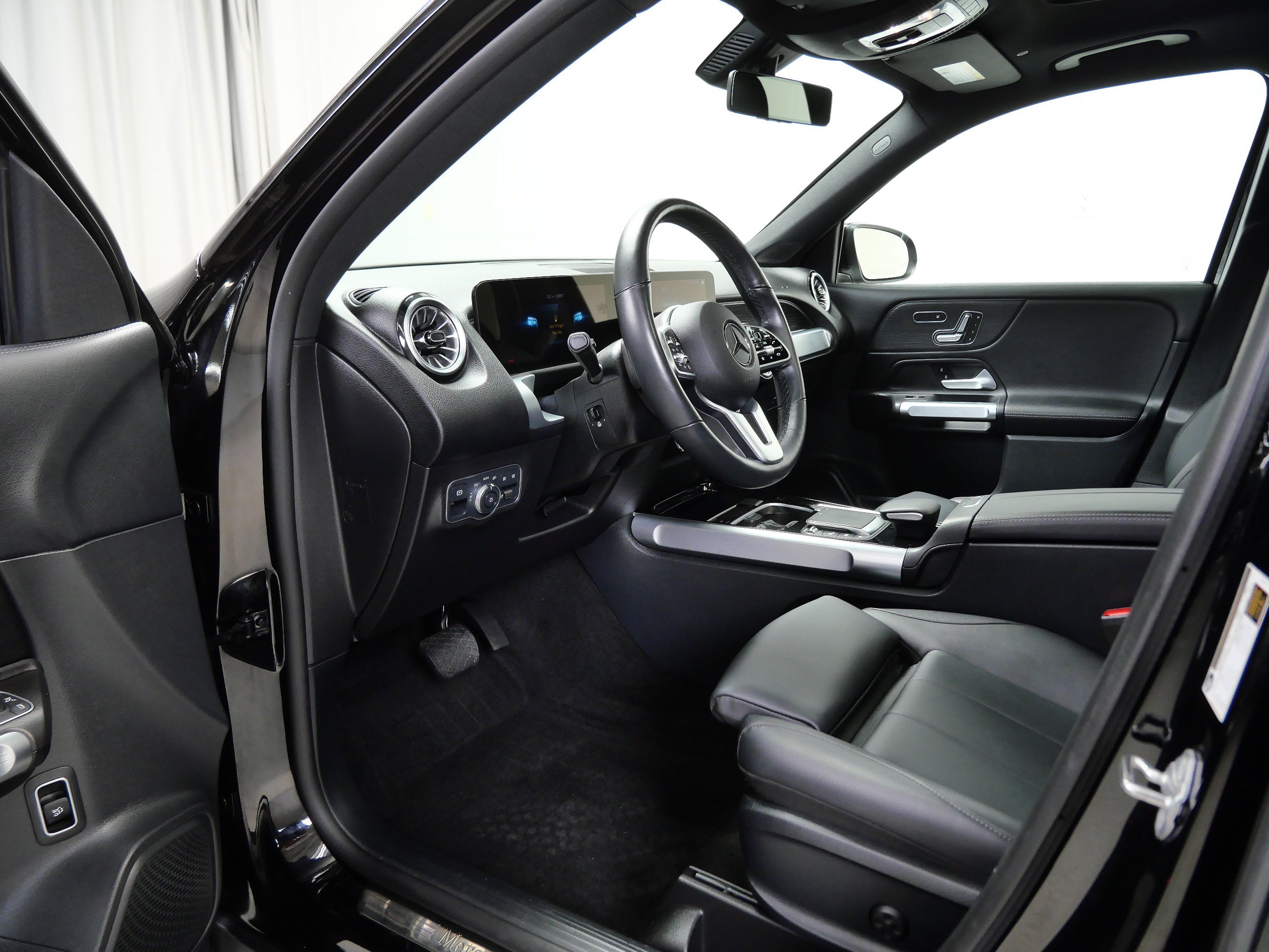 Used 2023 Mercedes-Benz GLB 250 4MATIC image 14