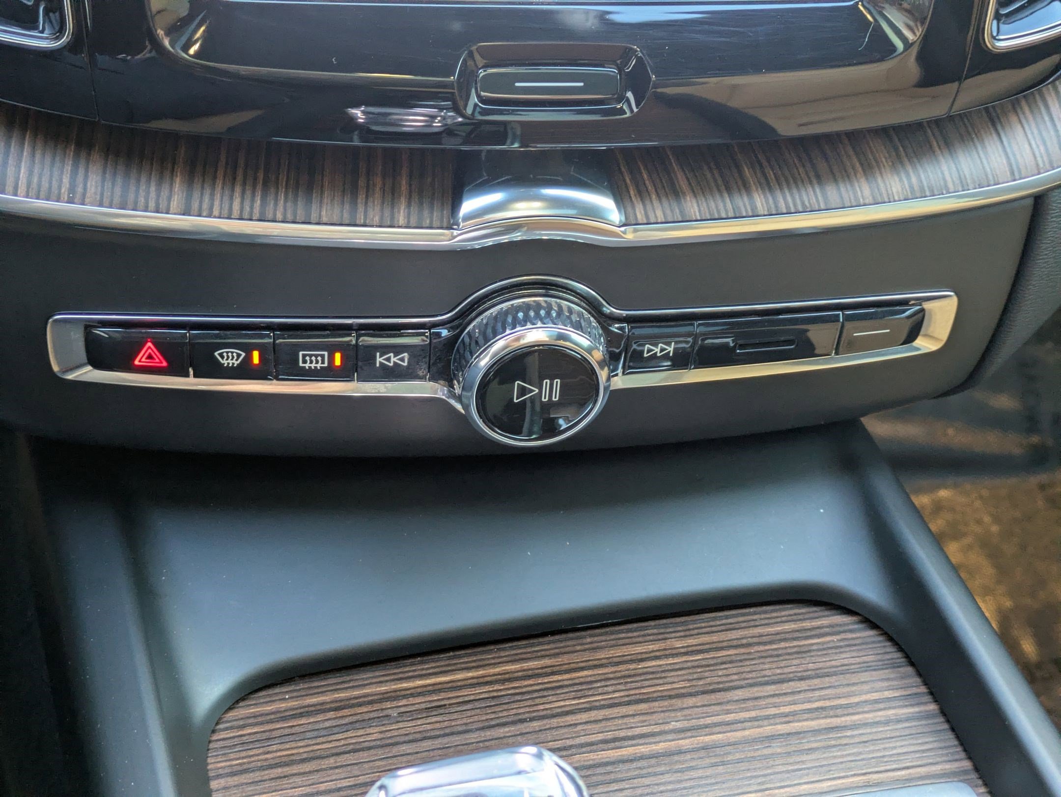 Certified 2023 Volvo XC60 B6 Ultimate w/ Protection Package Premier image 23