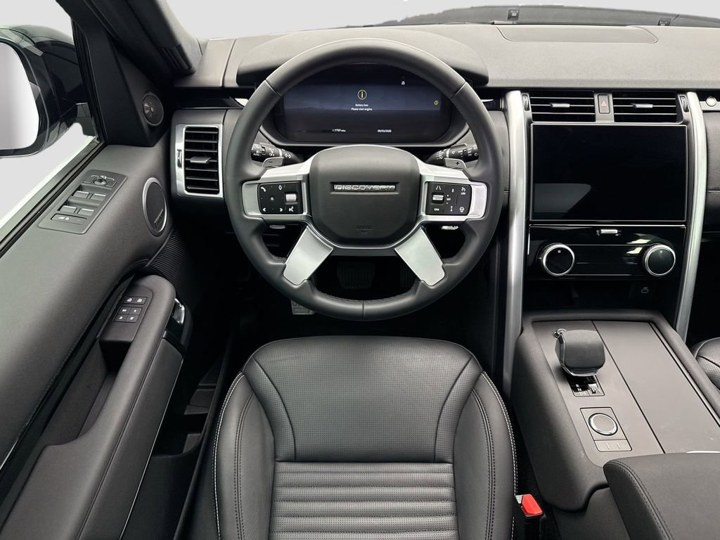 Certified 2025 Land Rover Discovery S image 10