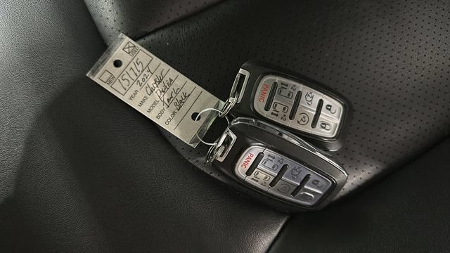 Used 2024 Chrysler Pacifica Touring-L FWD image 30