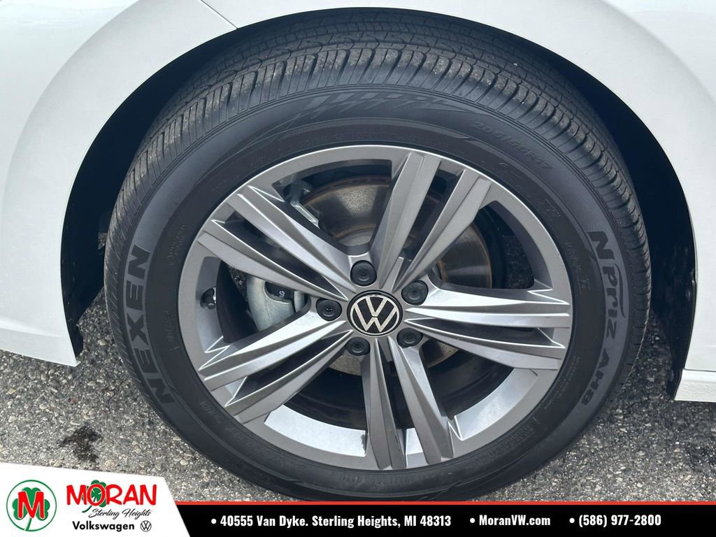 Certified 2023 Volkswagen Jetta SE w/ Panoramic Sunroof Package FWD image 9