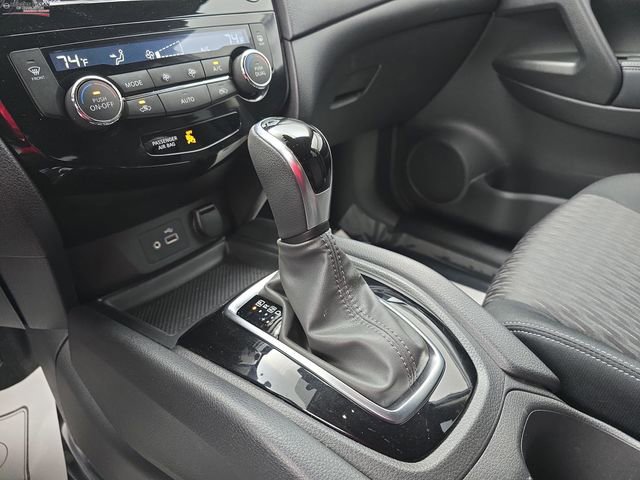 Used 2020 Nissan Rogue SV image 37