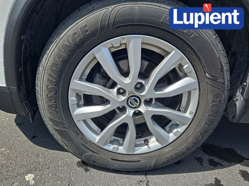 Used 2020 Nissan Rogue SV FWD image 17