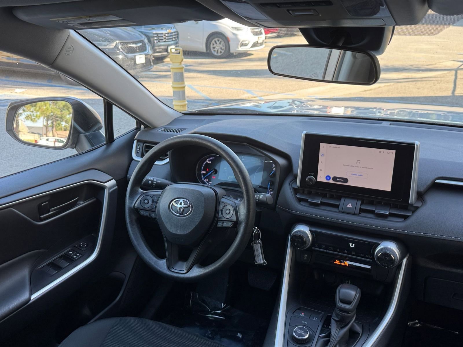 Used 2025 Toyota RAV4 LE AWD/4WD image 33