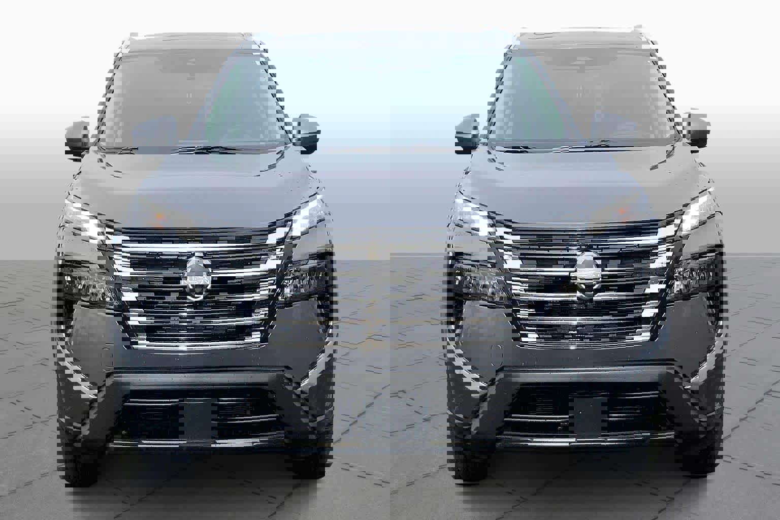 Used 2025 Nissan Rogue SV w/ SV Premium Package image 4