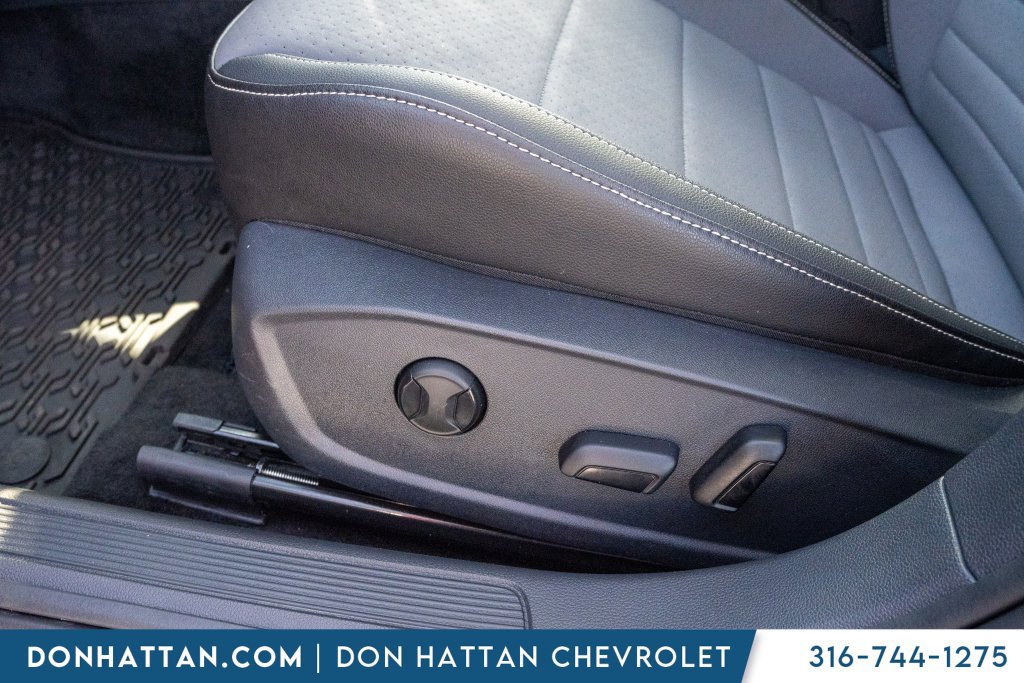 Used 2025 Volkswagen Jetta SE FWD image 18