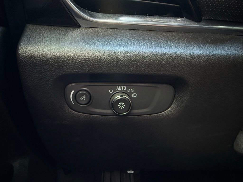 Used 2022 Chevrolet Traverse RS image 13