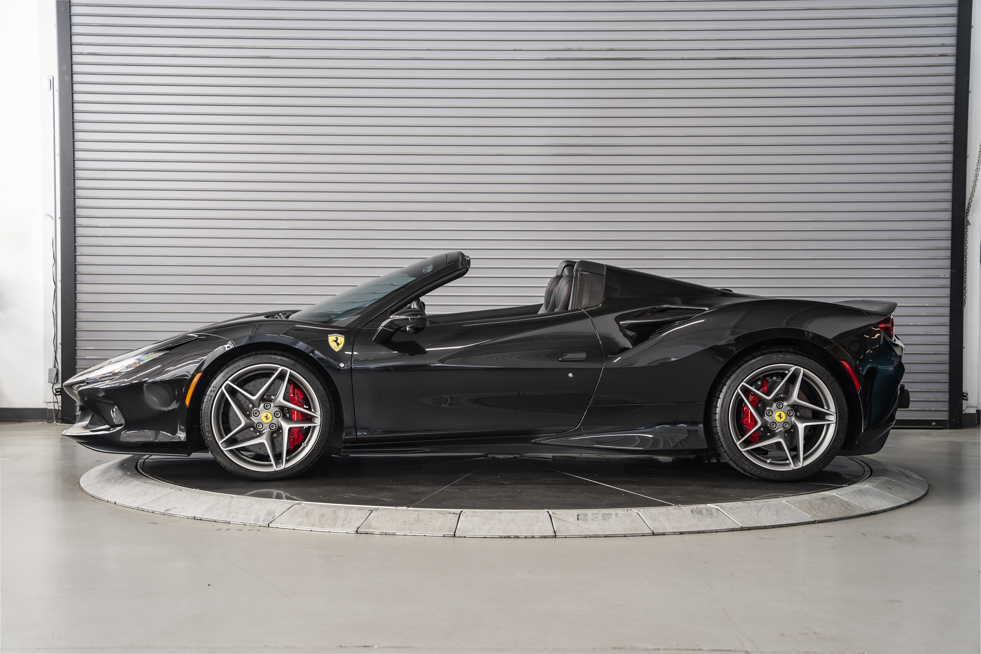 Used 2022 Ferrari F8 Tributo RWD image 2