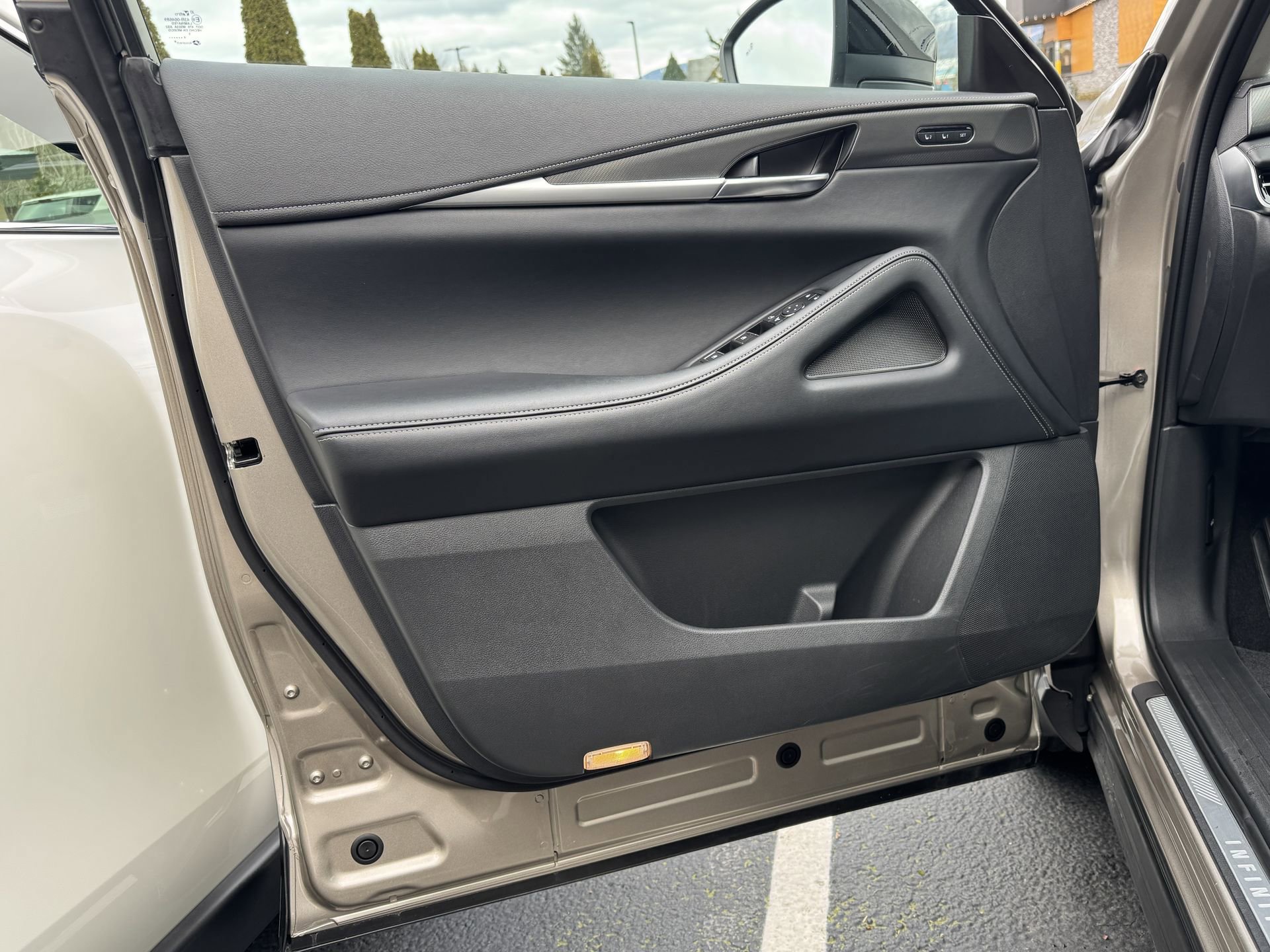 Used 2025 INFINITI QX60 Luxe image 32