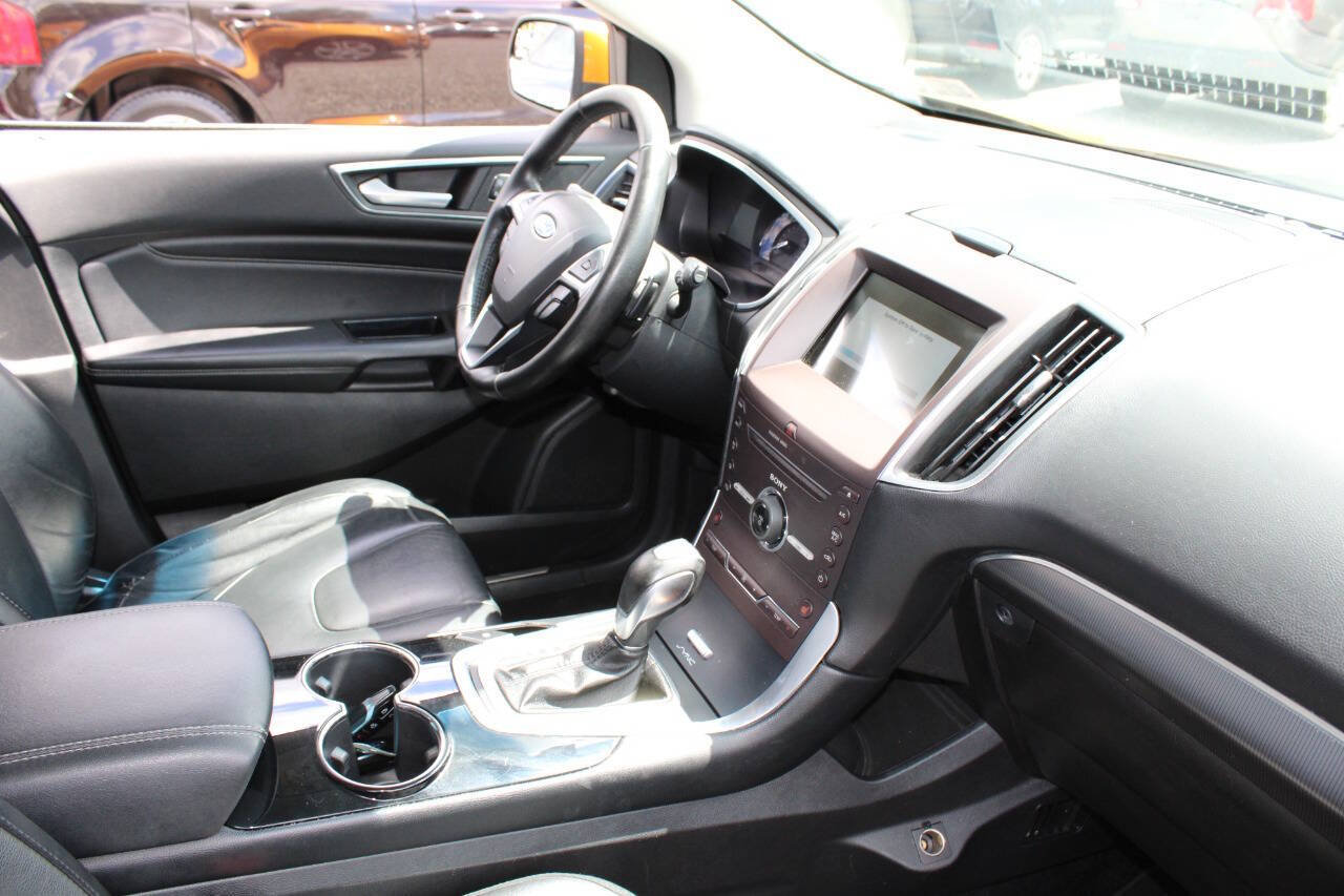 Used 2016 Ford Edge Titanium AWD/4WD image 12