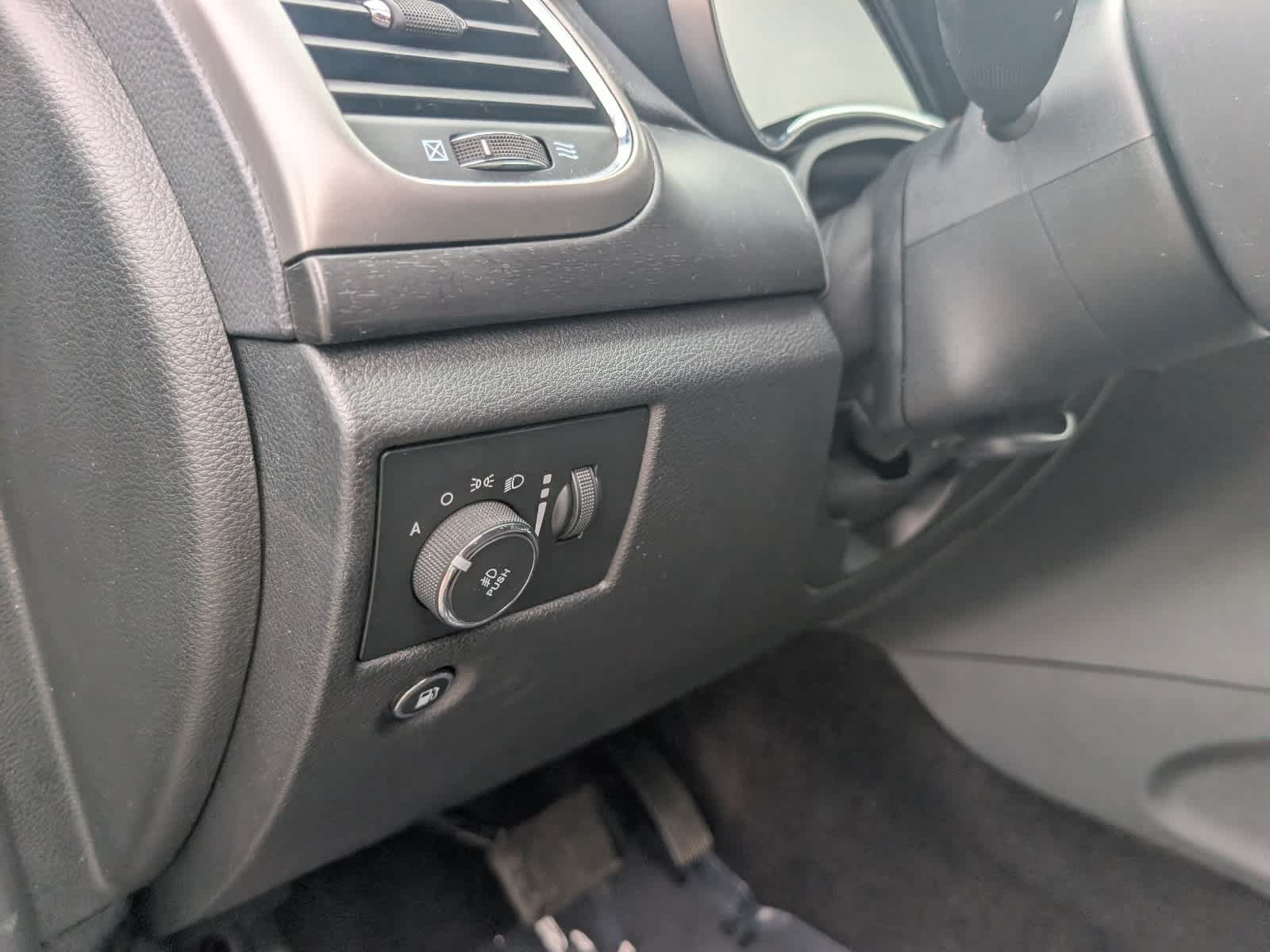 Used 2018 Jeep Grand Cherokee Laredo AWD/4WD image 21