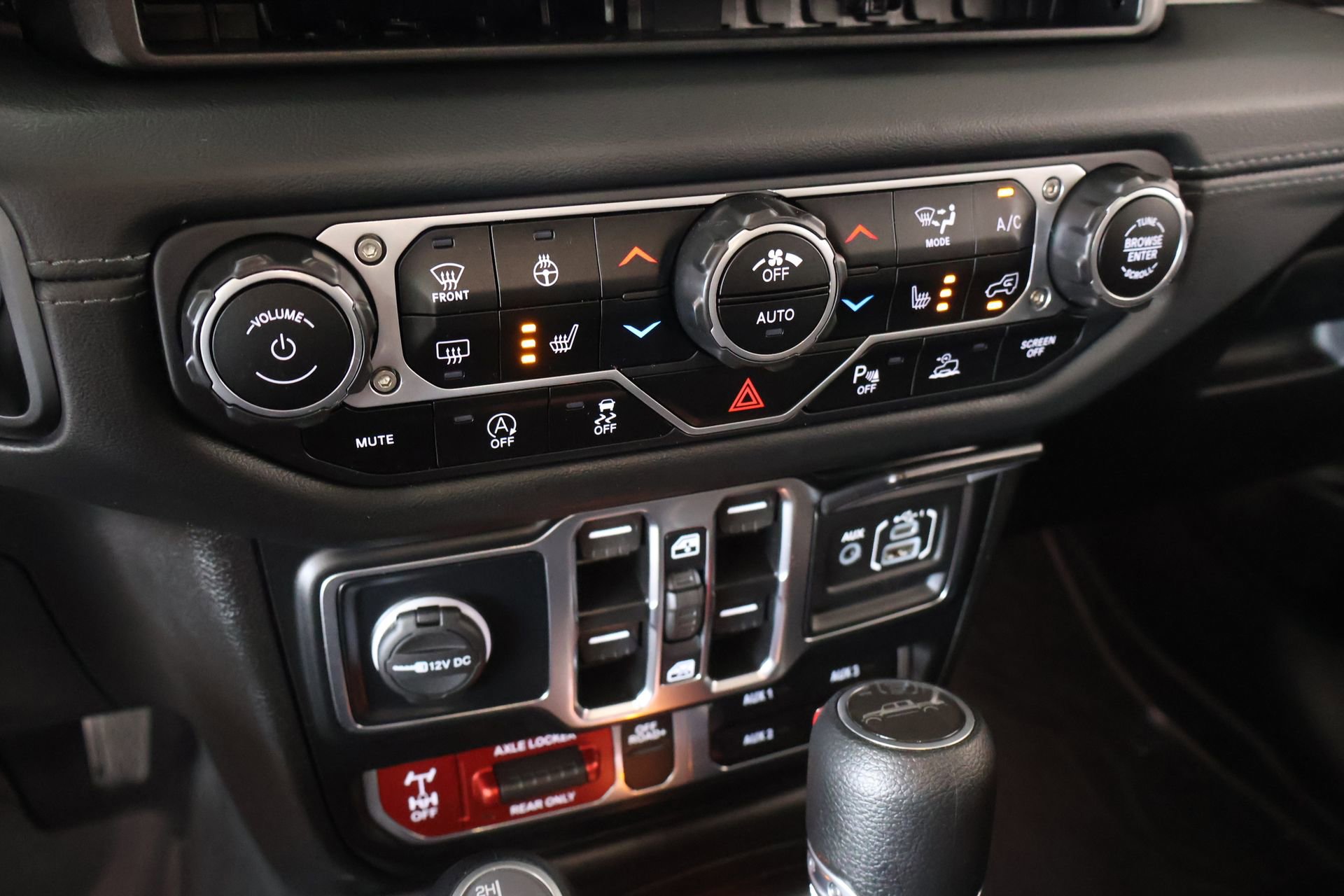 Used 2024 Jeep Gladiator Mojave w/ Safety Group AWD/4WD image 7