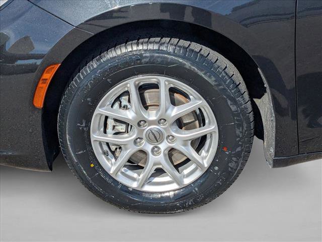 Used 2023 Chrysler Pacifica Touring-L image 24