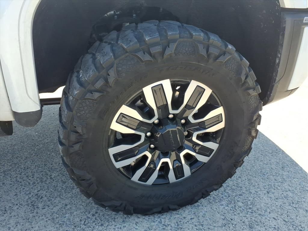 Used 2025 GMC Sierra 2500 Denali Ultimate image 9