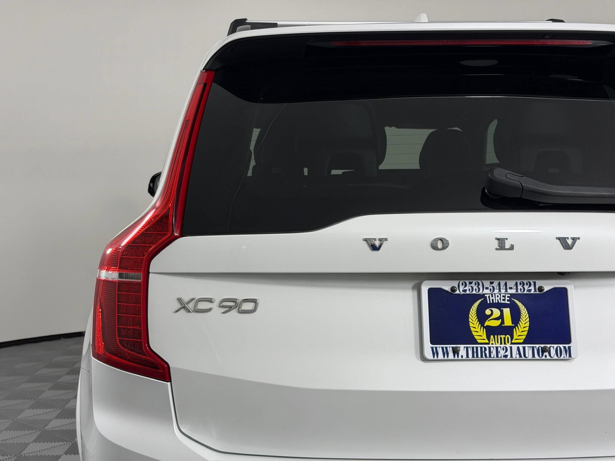 Used 2020 Volvo XC90 T8 R-Design w/ Protection Package AWD/4WD image 10