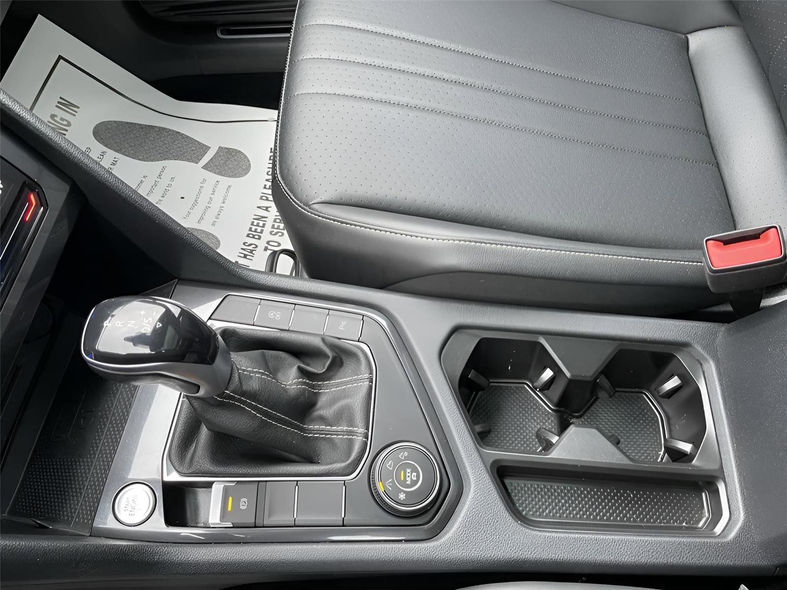 Used 2022 Volkswagen Tiguan SE R-Line image 32