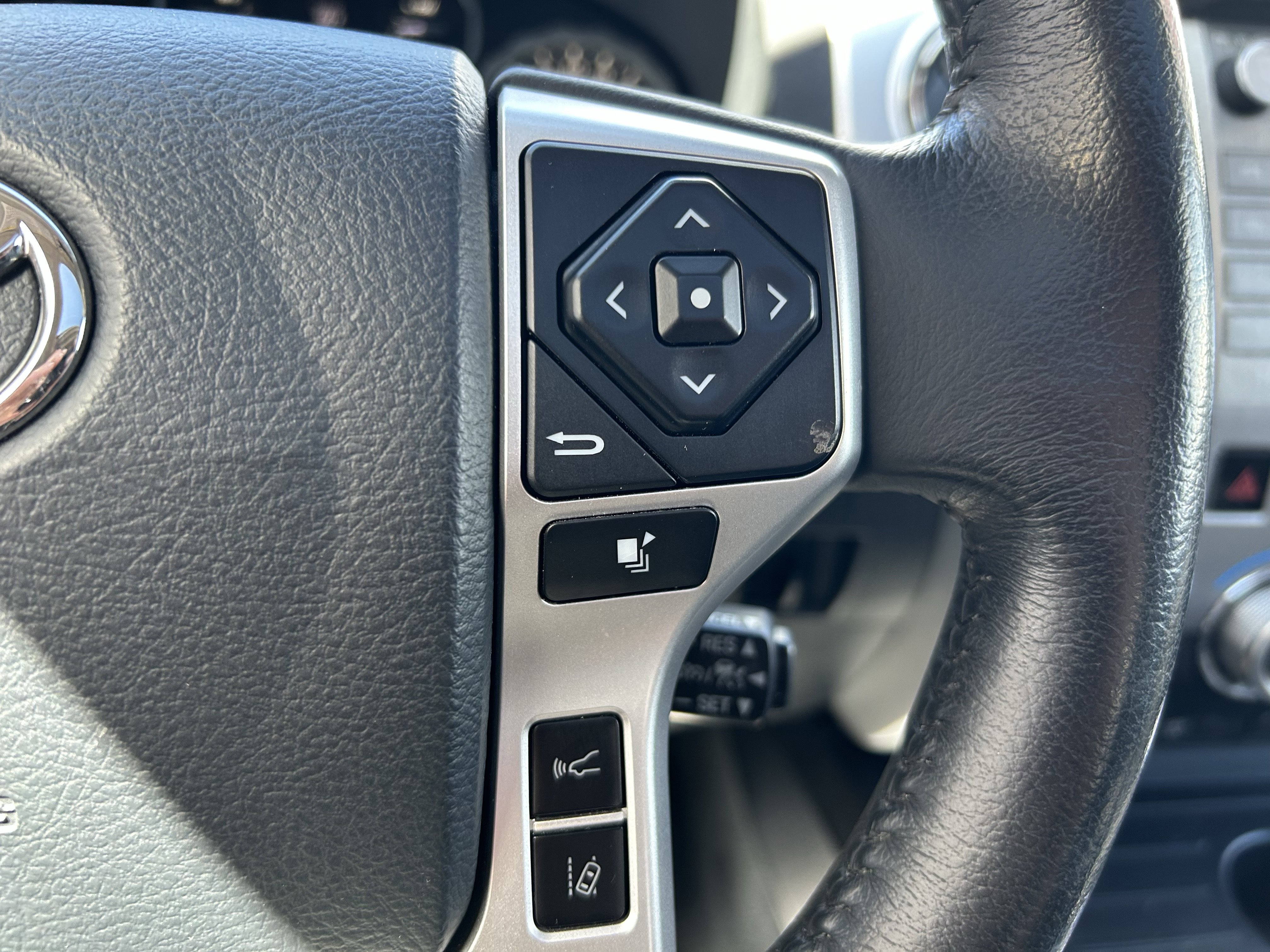 Used 2020 Toyota Tundra Limited w/ Limited Premium Package AWD/4WD image 27