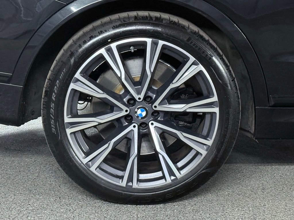 Used 2022 BMW X7 M50i image 9