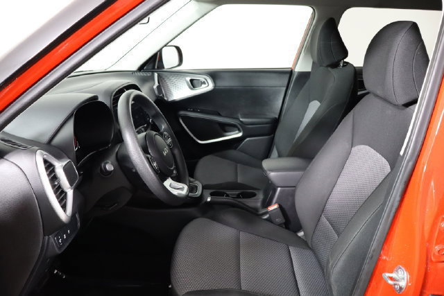 Used 2024 Kia Soul LX w/ Option Group 015 FWD image 17