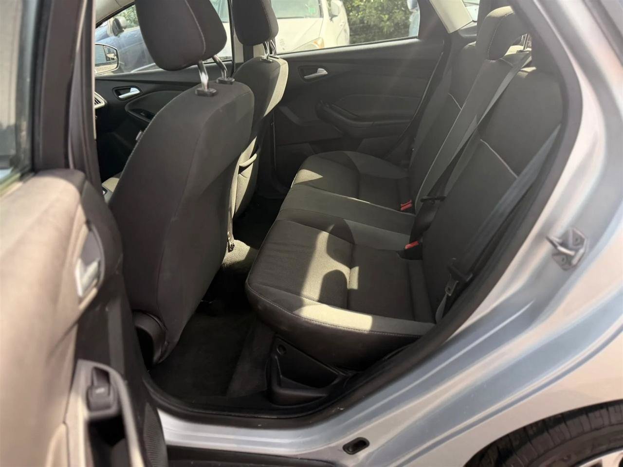Used 2012 Ford Focus SE FWD image 21