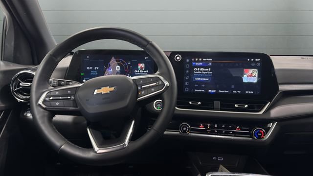 Used 2025 Chevrolet Equinox LT image 13