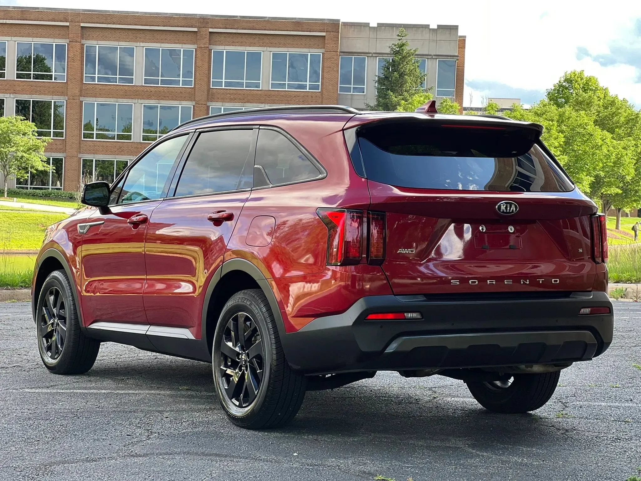 Used 2021 Kia Sorento S w/ Panoramic Sunroof Package AWD/4WD image 3