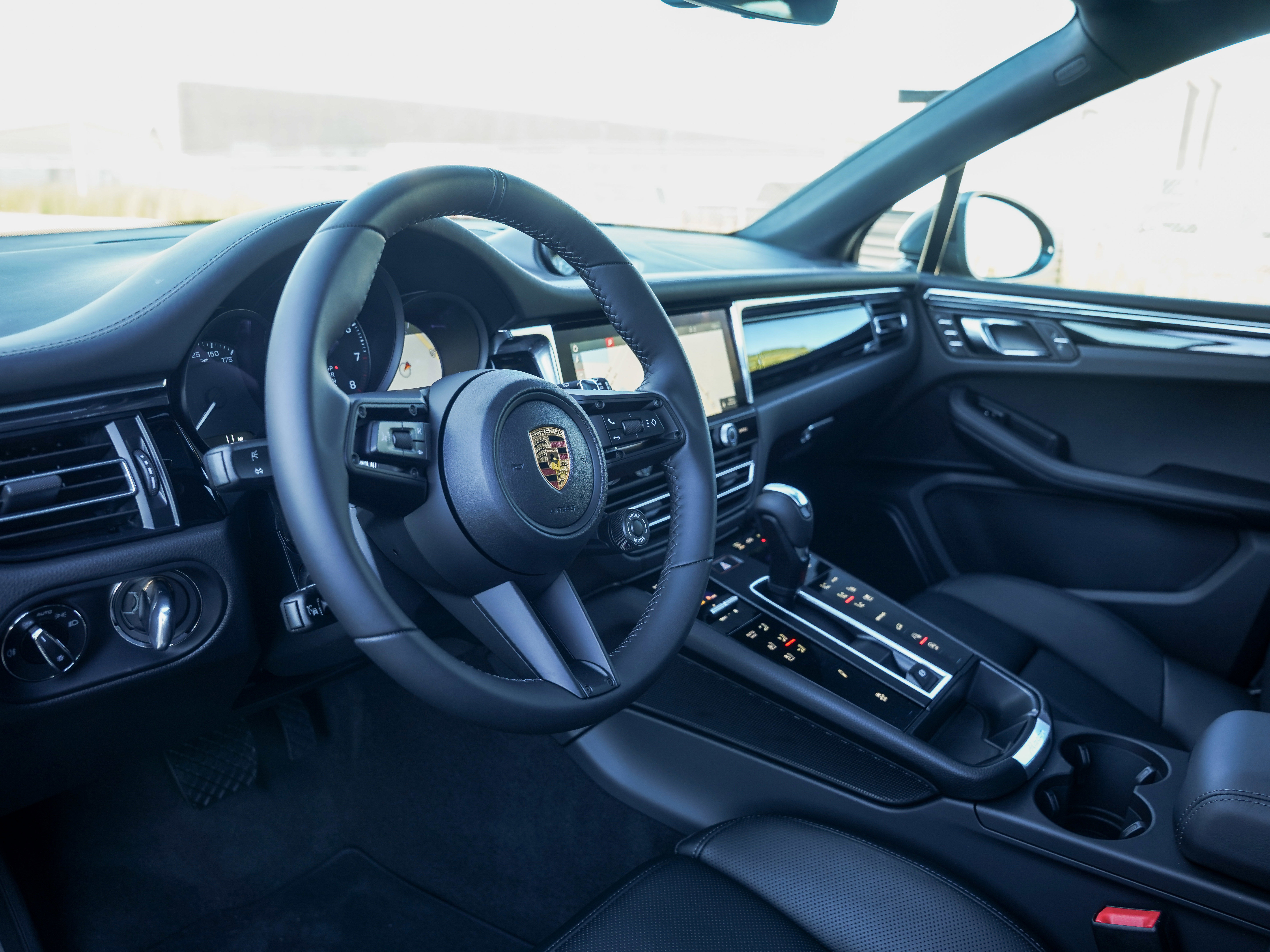 Certified 2026 Porsche Macan Turbo AWD/4WD image 4