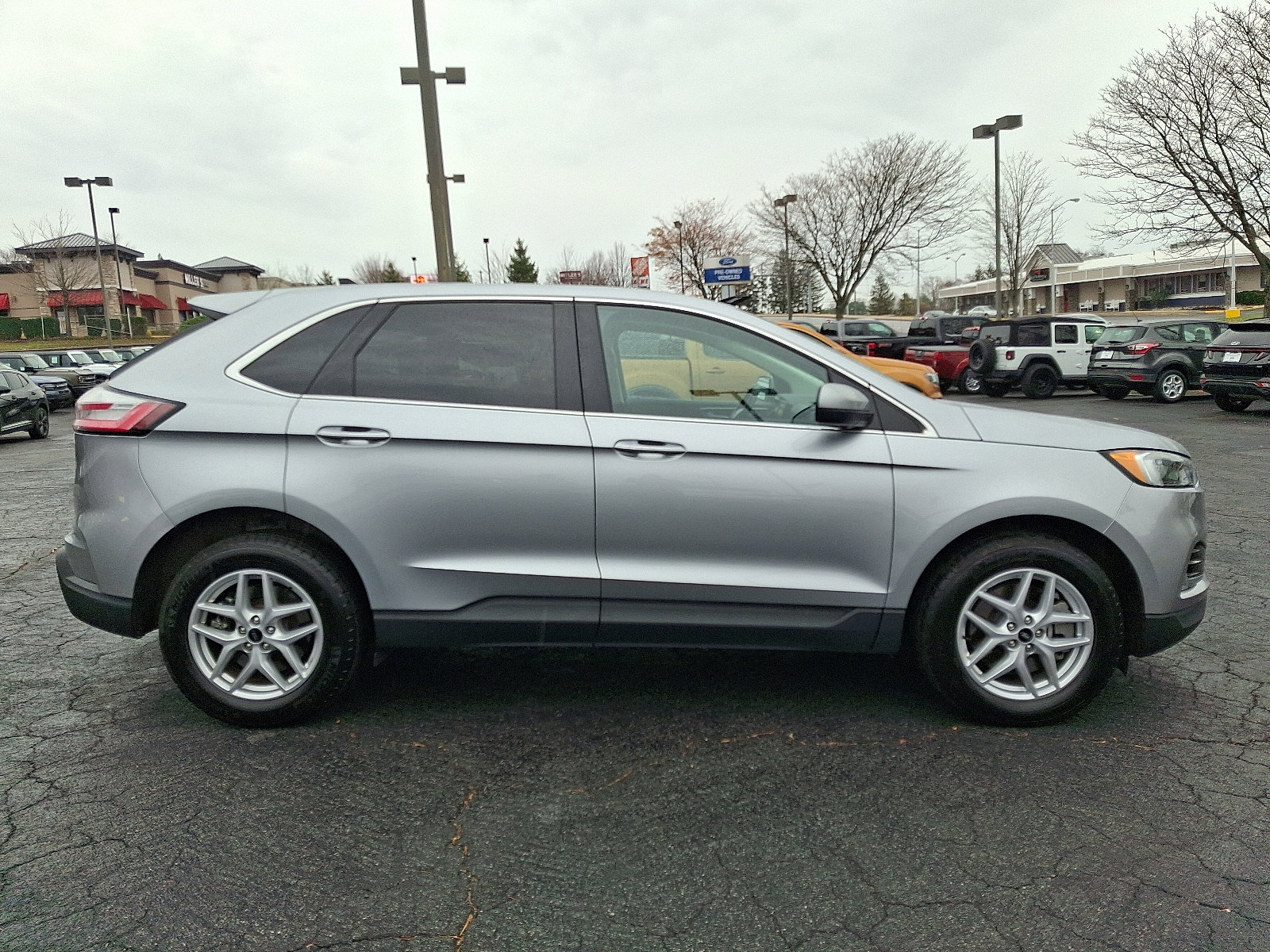 Used 2024 Ford Edge SEL w/ Convenience Package image 7