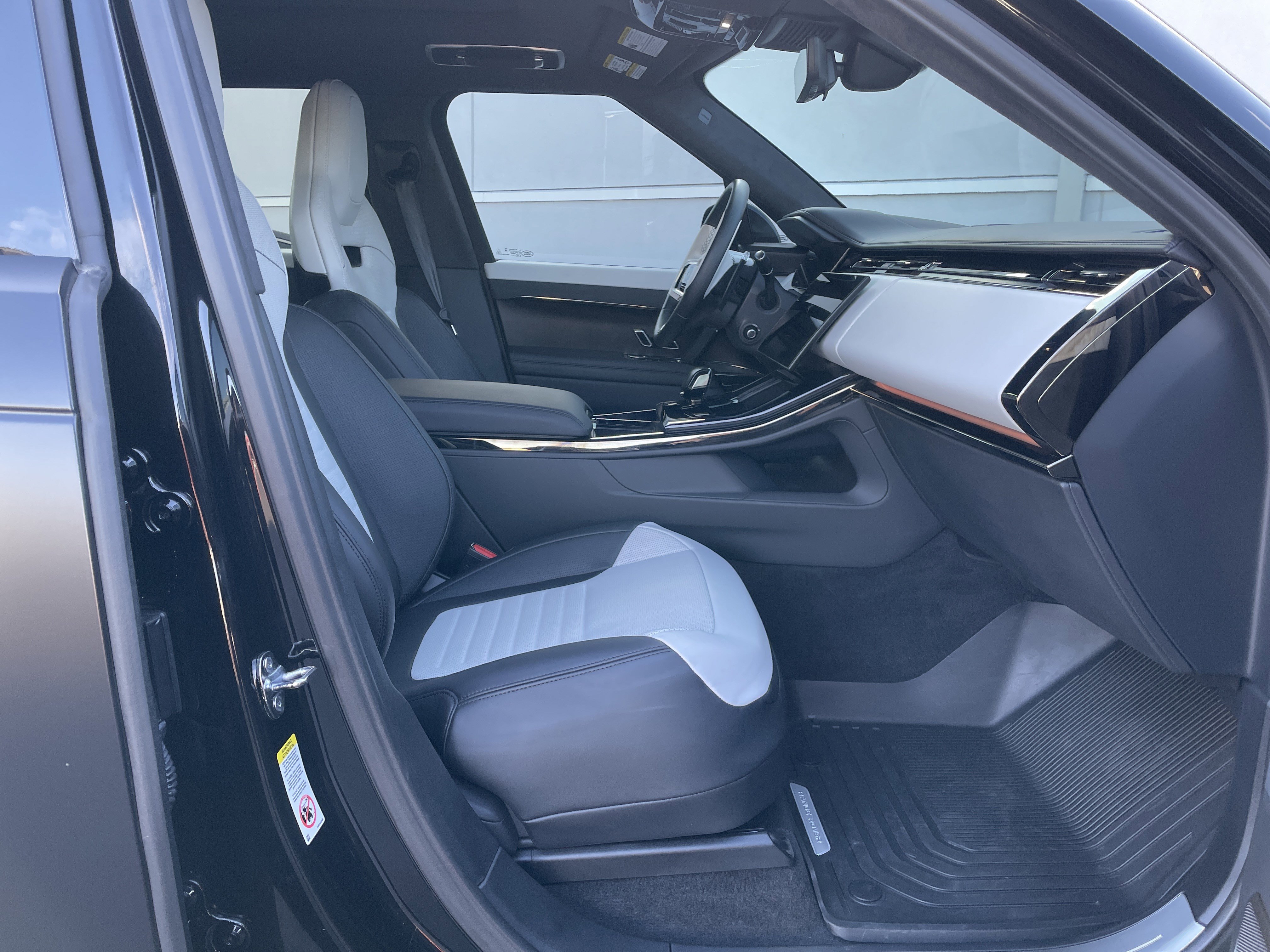 Used 2024 Land Rover Range Rover Sport image 13