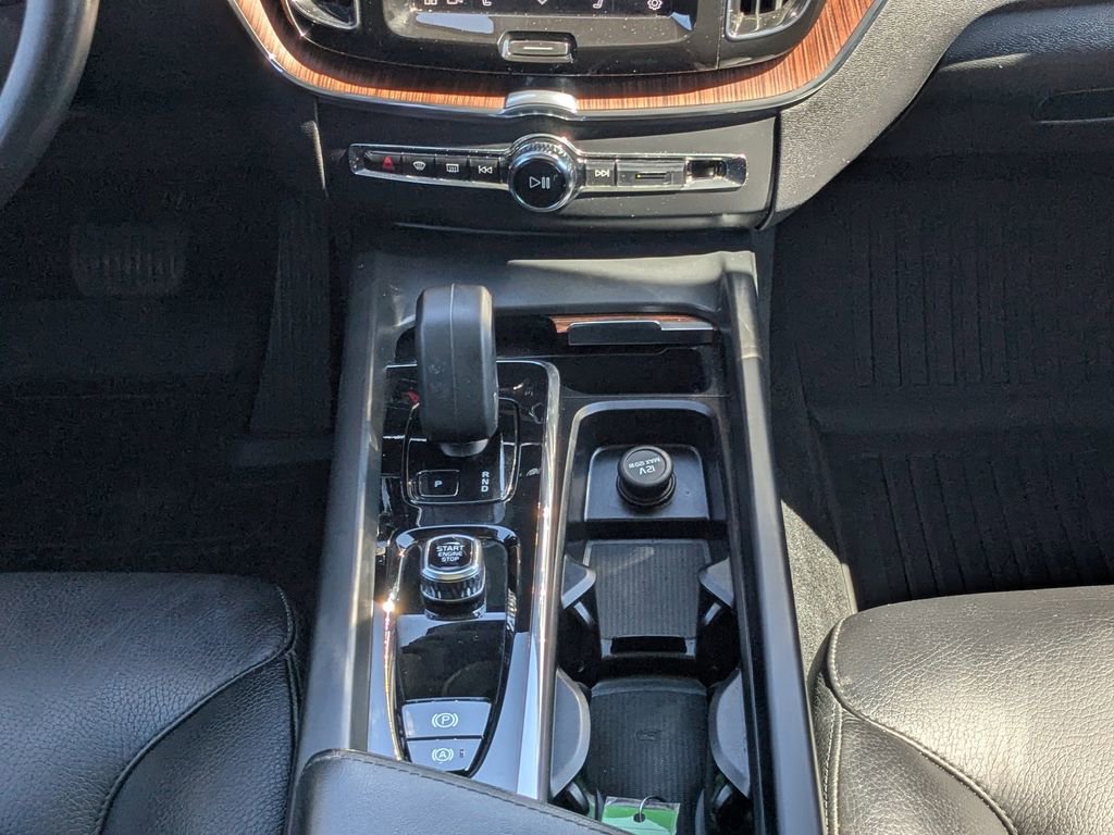 Used 2023 Volvo XC60 B5 Plus AWD/4WD image 20