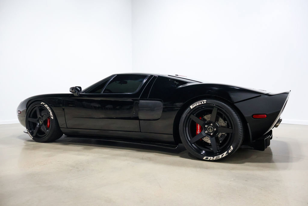 Used 2006 Ford GT RWD image 18