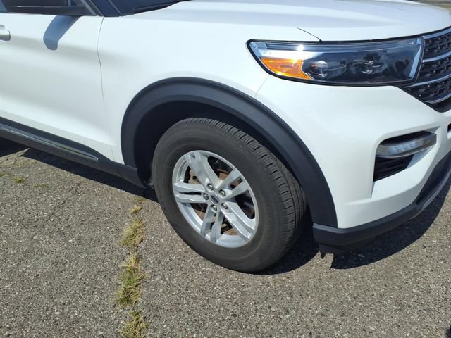Used 2024 Ford Explorer XLT w/ Equipment Group 202A AWD/4WD image 4