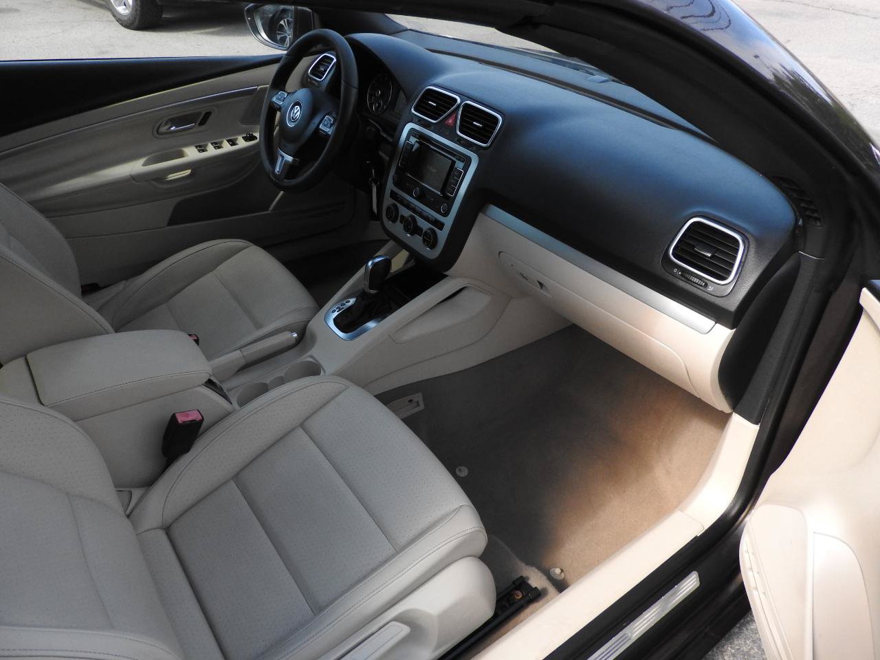 Used 2016 Volkswagen Eos Komfort FWD image 12