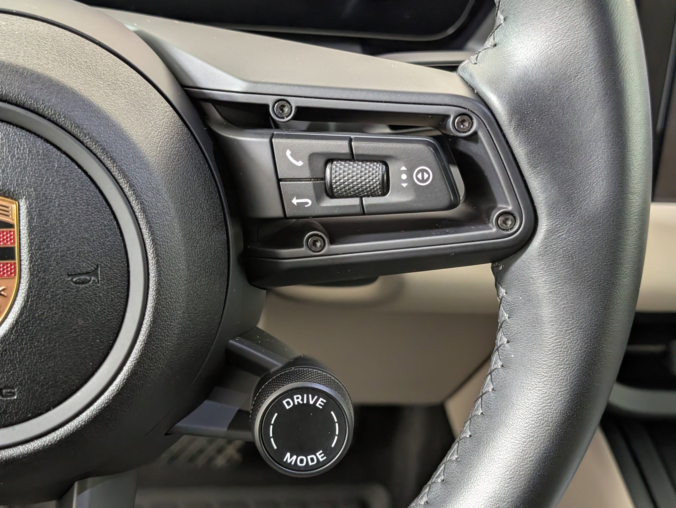 Used 2025 Porsche Macan 4 Electric image 23